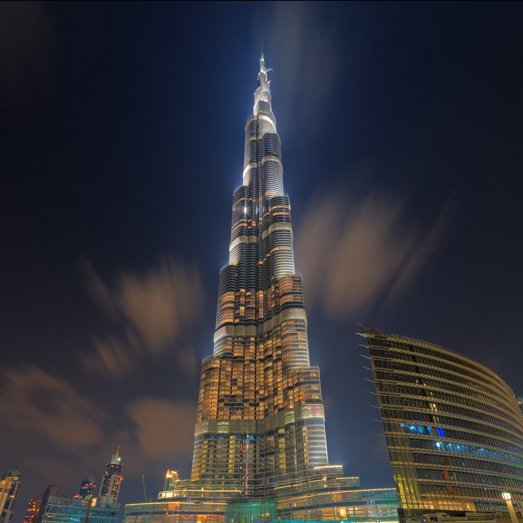 Какая высота у бурдж халифа. Здание Бурдж Халифа. Дубай здание Бурдж Халифа. Самая высокая башня в мире Бурдж Халифа.