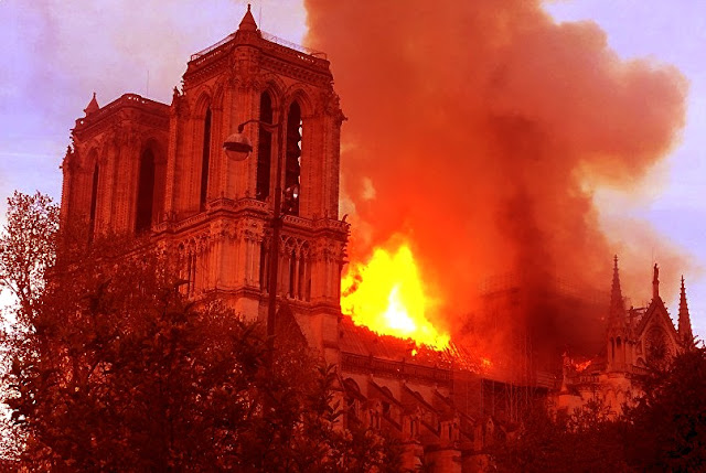 L'incendie de Notre-Dame-de-Paris alimente les rumeurs conspirationnistes Notre%2Bdame