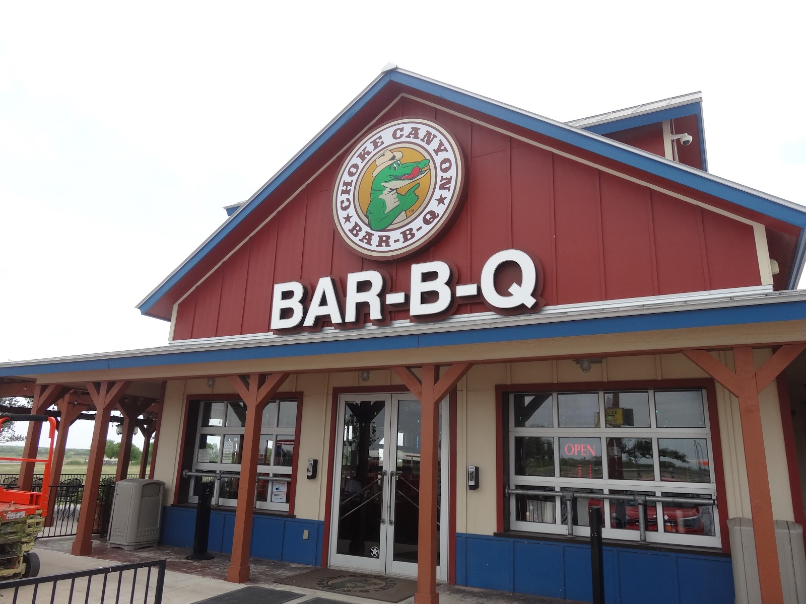 Miquelli's Amerikablog Restaurant Choke Canyon BarBQ Whitsett, Texas