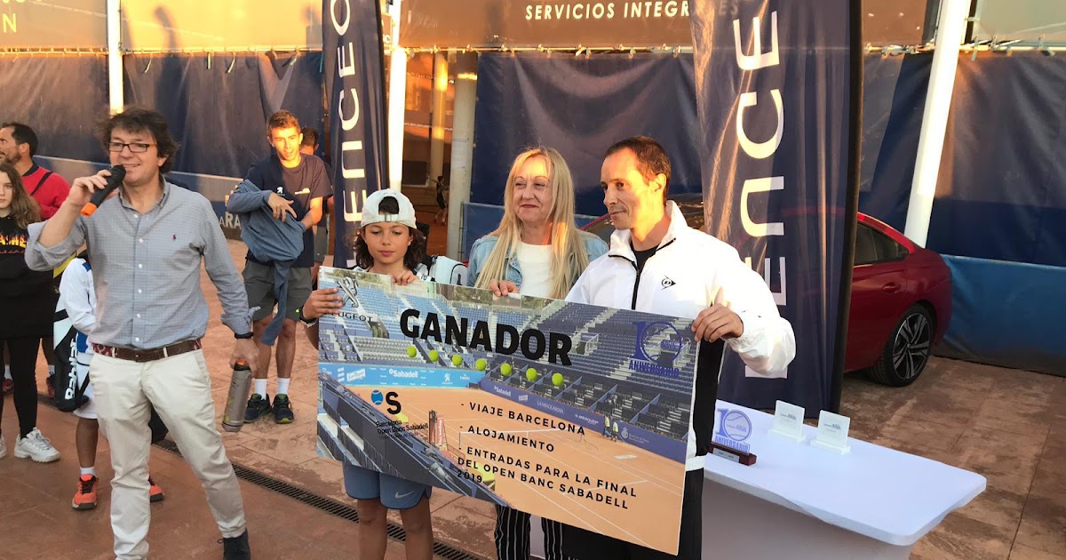 Nuestro alevín Antonio Cuevas y su padre, tras disputar un torneo de
