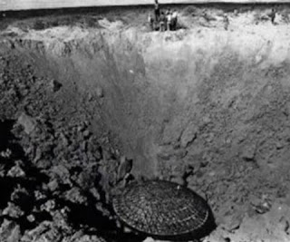 Foto Rahasia Milik NASA, dari UFO hingga kerangka Manusia Raksasa Foto Rahasia Milik NASA, dari UFO hingga kerangka Manusia Raksasa