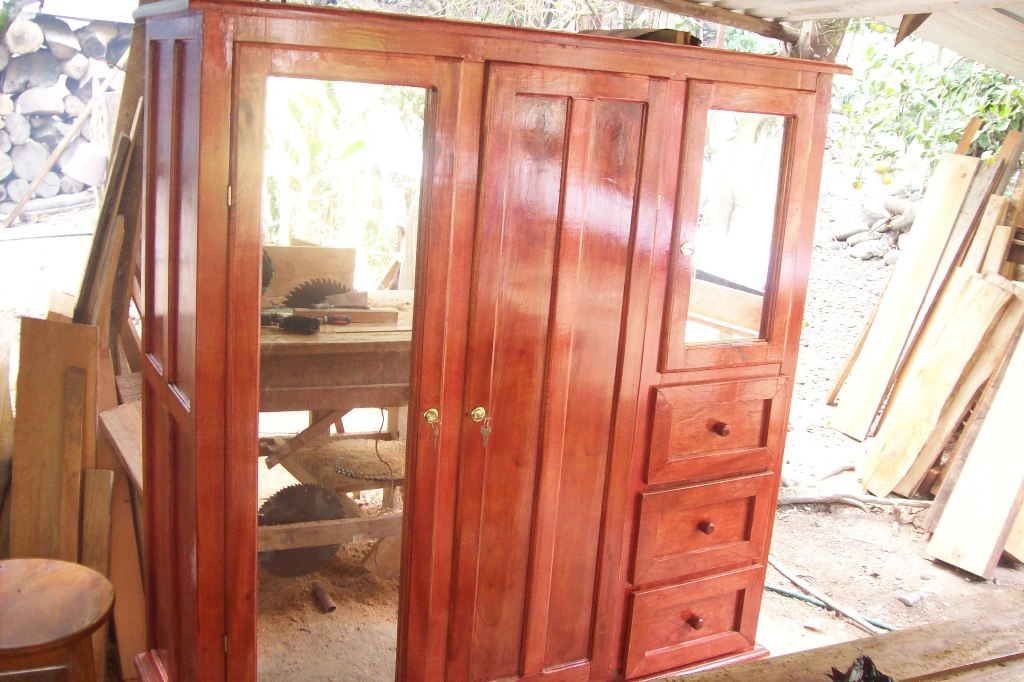 Muebles de cedro rojo Veracruz Roperos tallados y sencillos