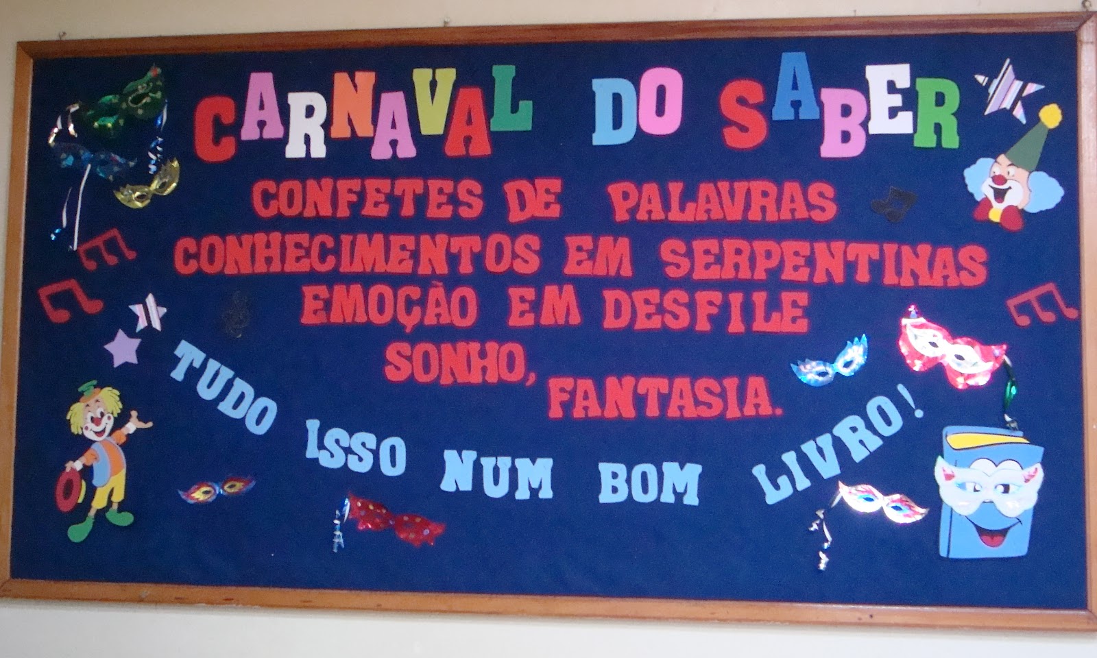 Biblioteca Col gio Estadual Do Campo S o Luis EFM Mural Do Col gio
