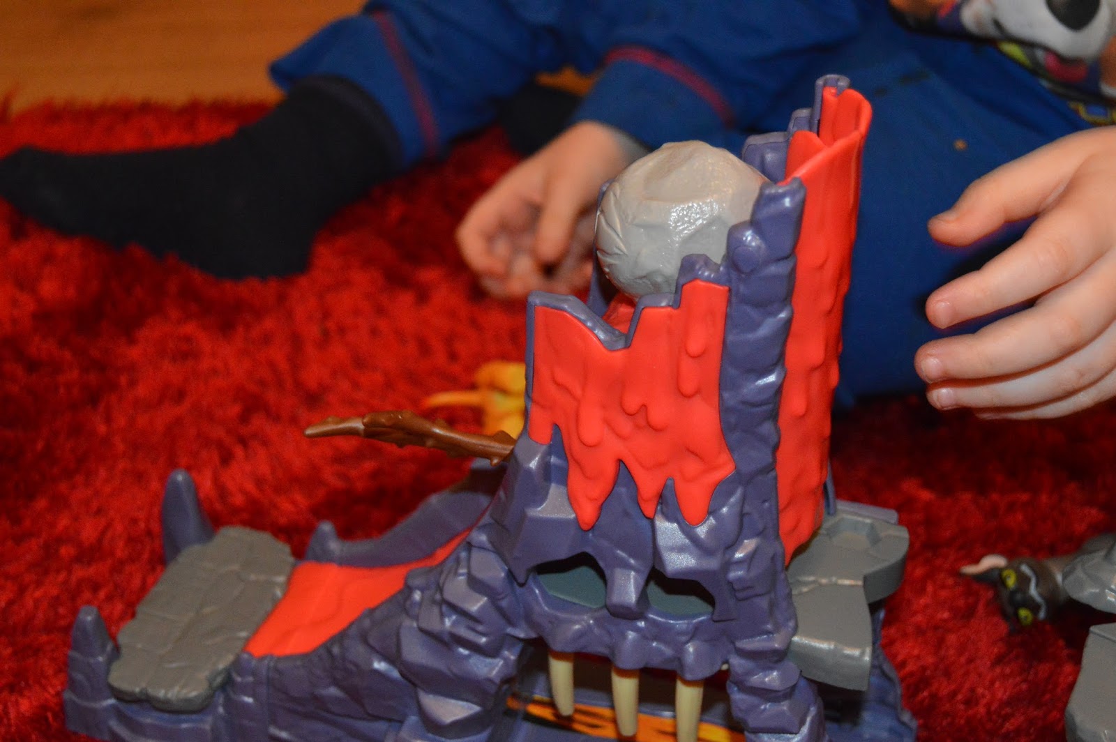 lion guard hyena hideout playset