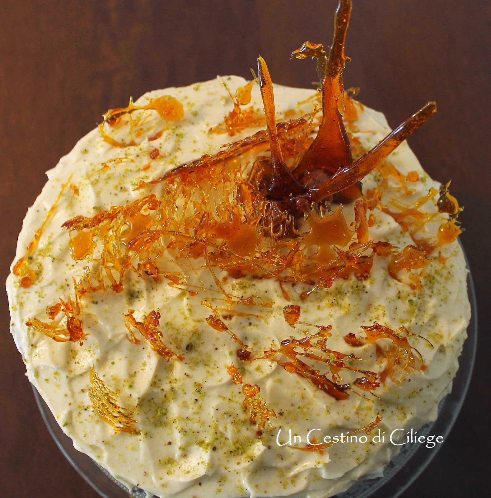 torta di carote con frosting allo sciroppo d'acero