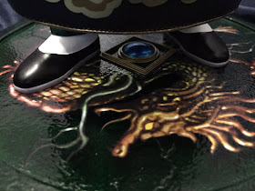 Dragon mirror base detail