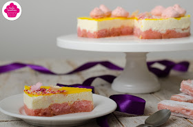 Entremet au citron sur une base de biscuits roses de Reims – décoration printanière Entremet au citron sur une base de biscuits roses de Reims – décoration printanière