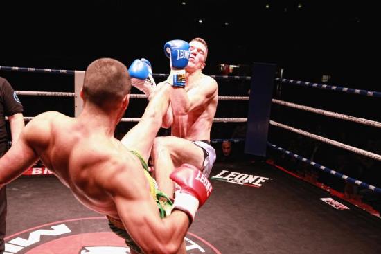 gerakan kickboxing