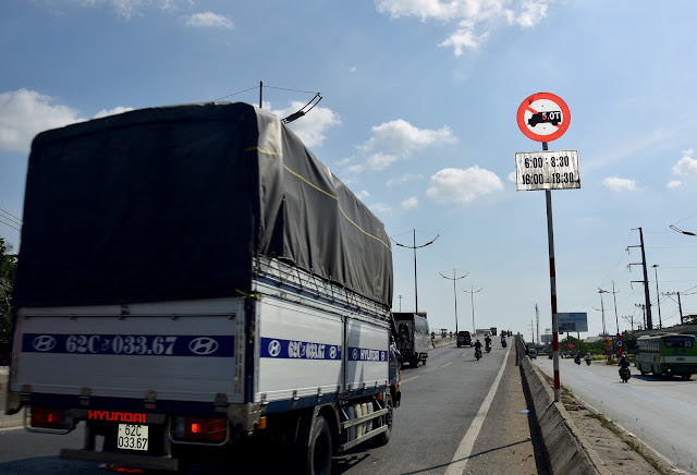 Biển báo cấm xe tải Biển báo cấm xe tải TP