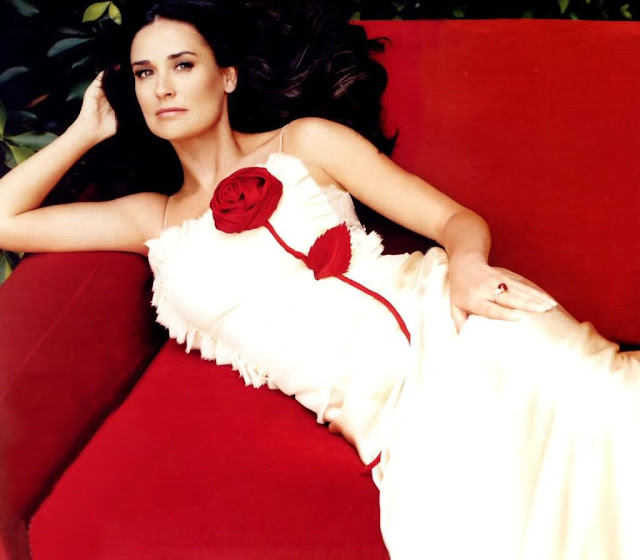 new wallpaper 2011: Demi Moore Wallpaper - What Makes Demi Moore so