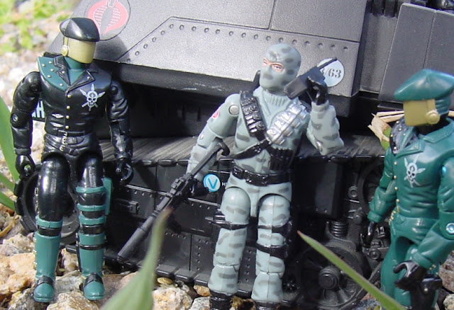 2005 comic Pack Firefly, 2008 Convention Exclusive headhunter Driver, 1983 Hiss Tank, Rare G.I. Joe Figures