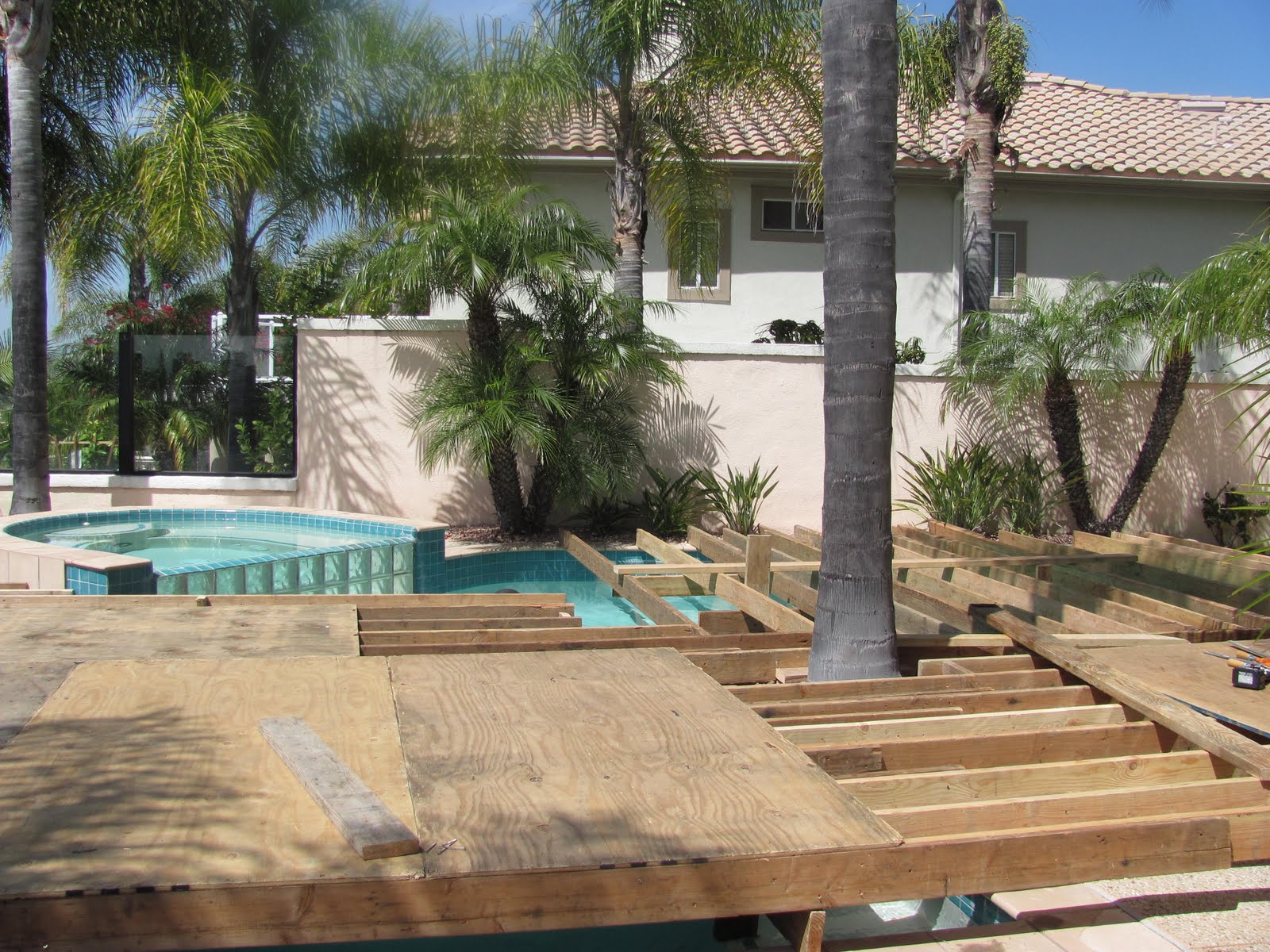 STAREVENTPRODUCTIONS Turn Your Swimming Pool Into A Dancefloor Or