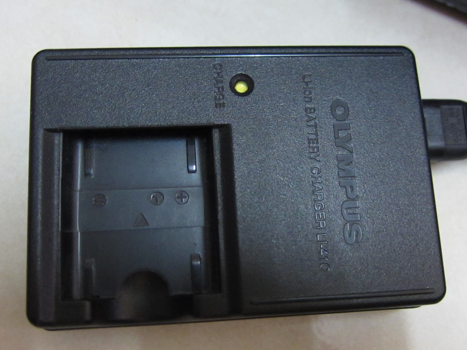 Eusoff Pickers Store..... Original Olympus 1070 Digital Camera Charger