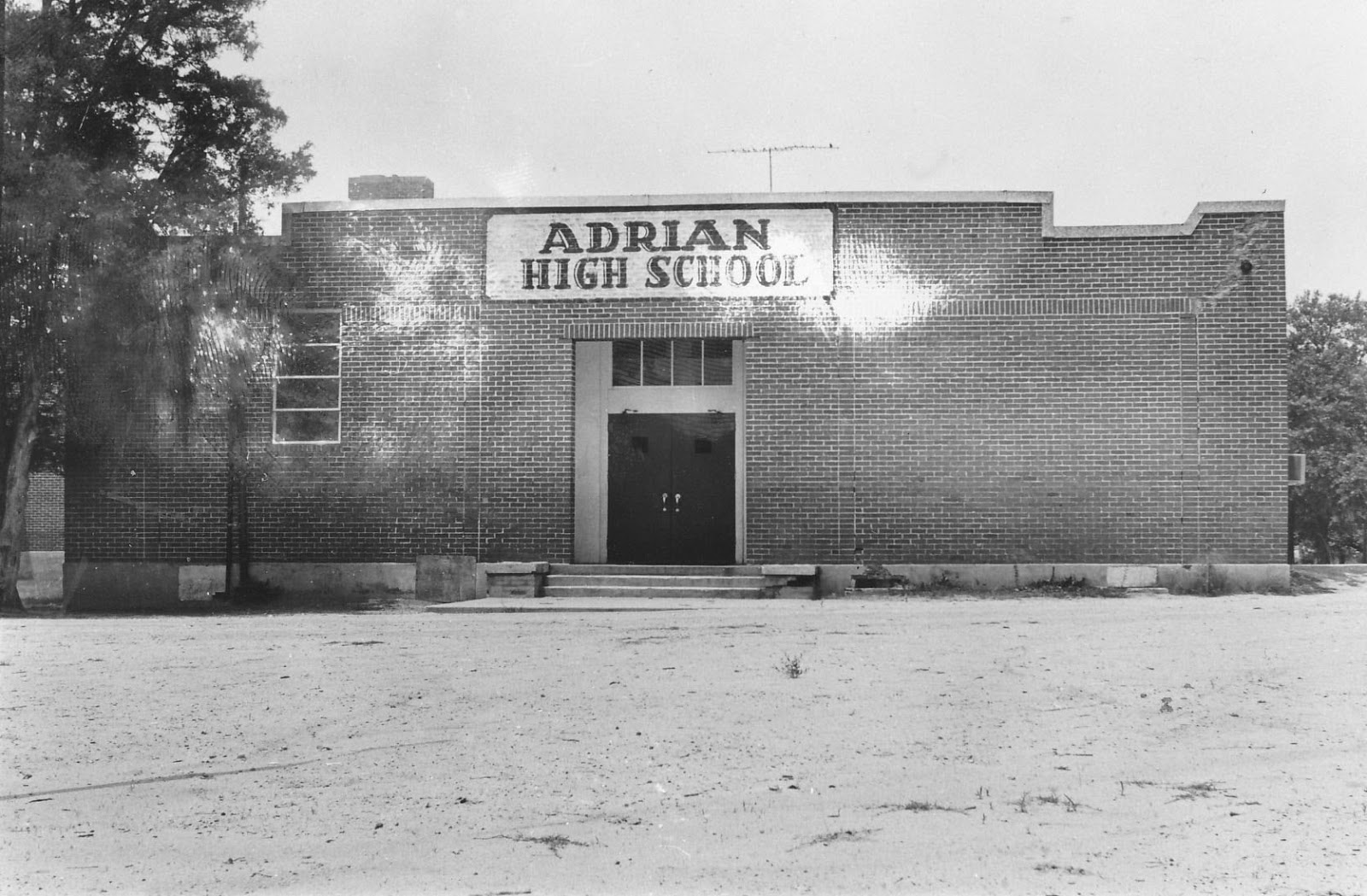 IMAGES OF OUR PAST ADRIAN HIGH SCHOOL BASKETBALL TEAMS 19751976.