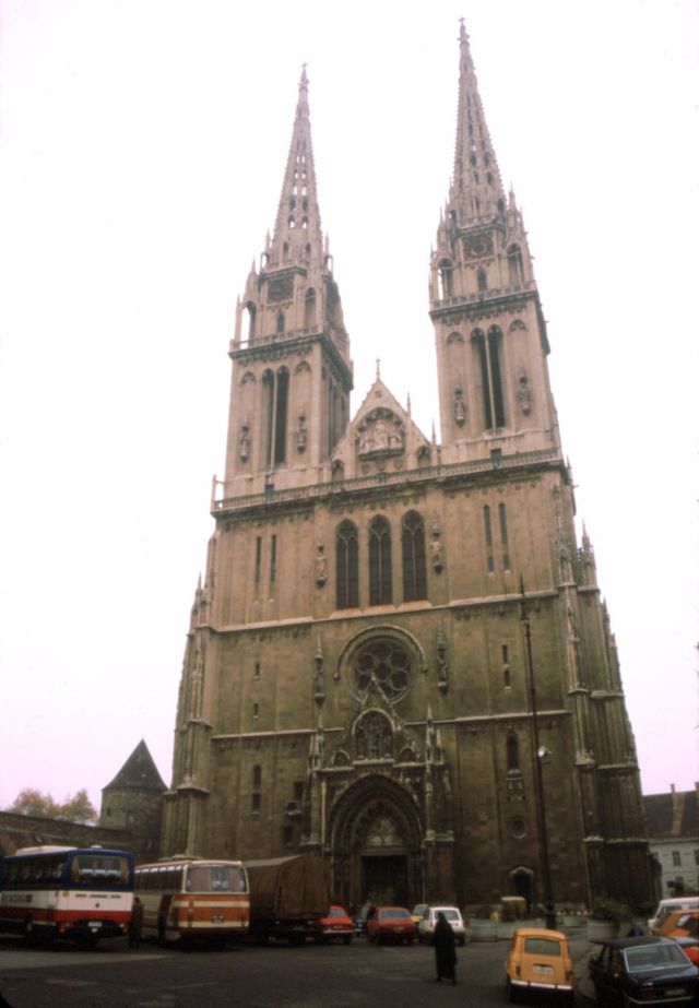 33 Fascinating Color Photos That Capture Street Scenes of Zagreb