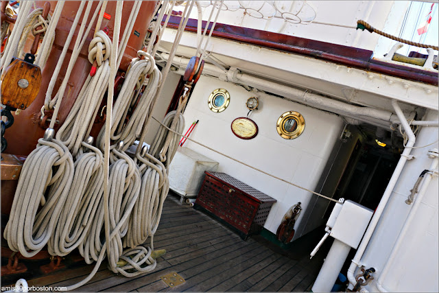A Bordo del Buque Escuela de la Armada Española Juan Sebastián de Elcano en el Puerto de Boston