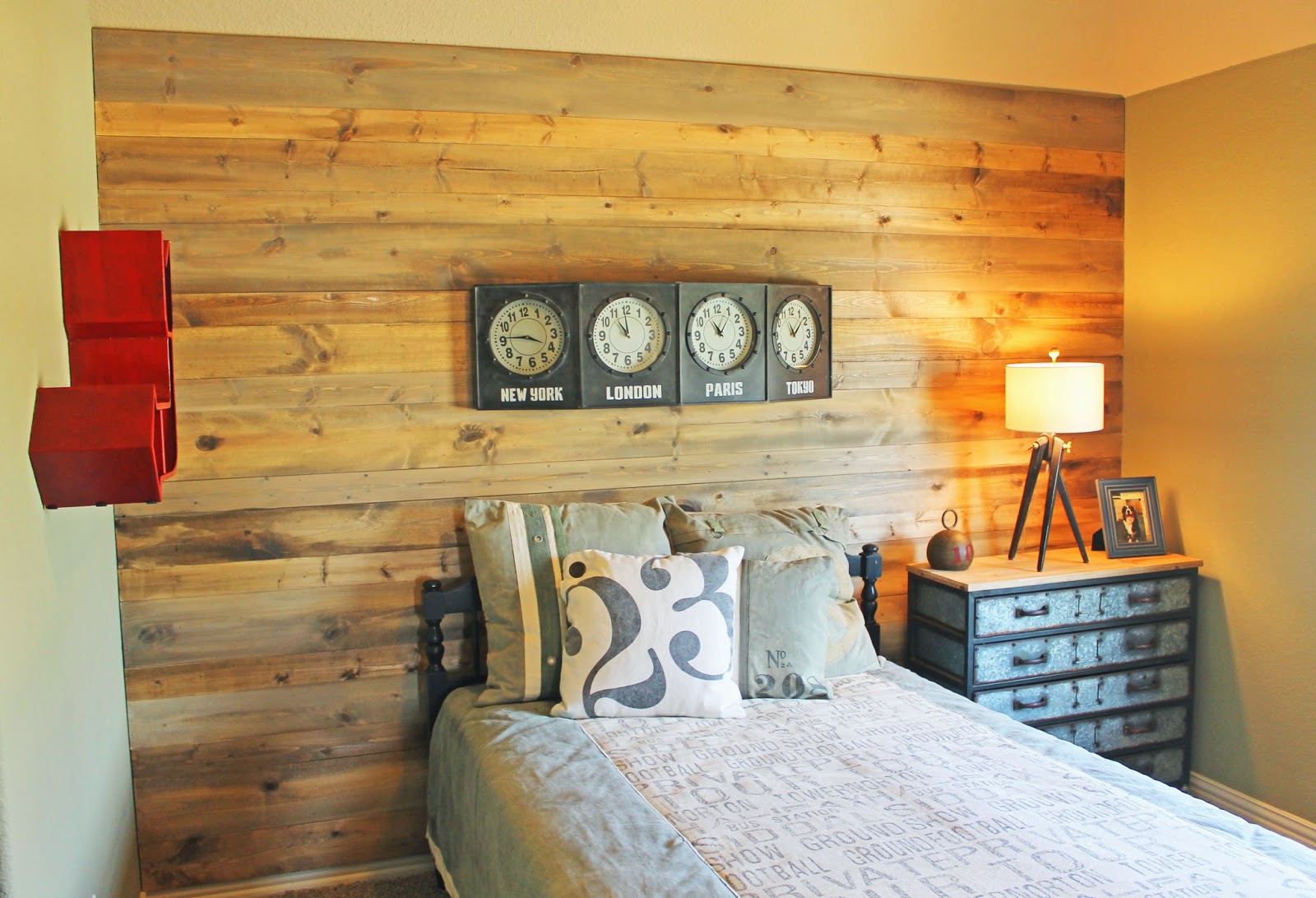 The ragged wren : Wood feature wall