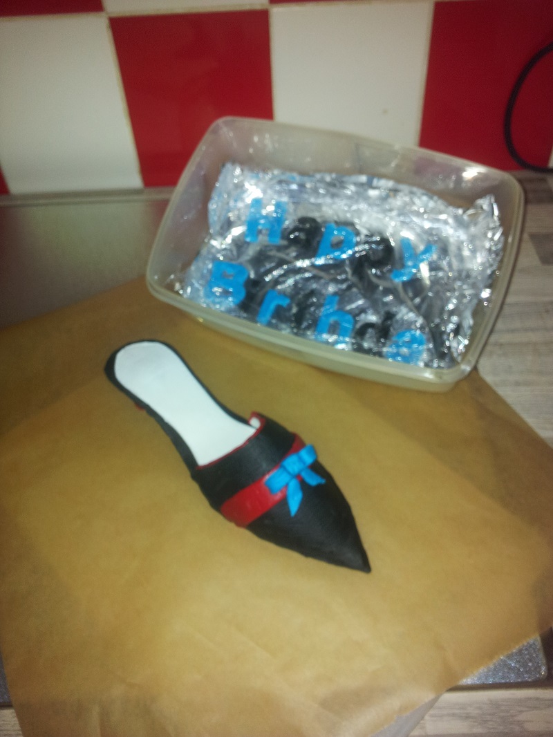 Die Hobbykochbäcker: Orangen-Schokocreme-Torte (Meine erste Motivtorte) Die Hobbykochbäcker: Orangen-Schokocreme-Torte (Meine erste Motivtorte)