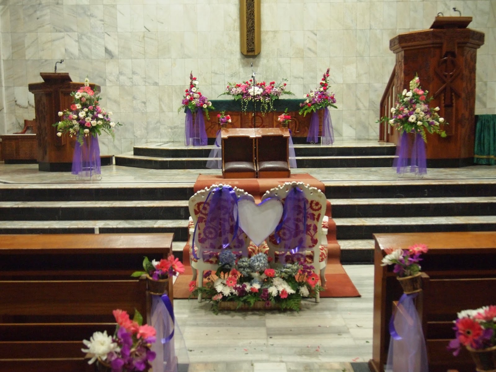 KEIKO FLORIST: Dekorasi pemberkatan Gereja di HKBP Rawamangun
