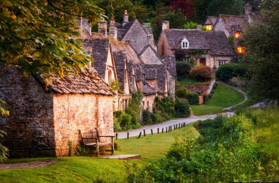 [Image: du-lich-anh.jpg]