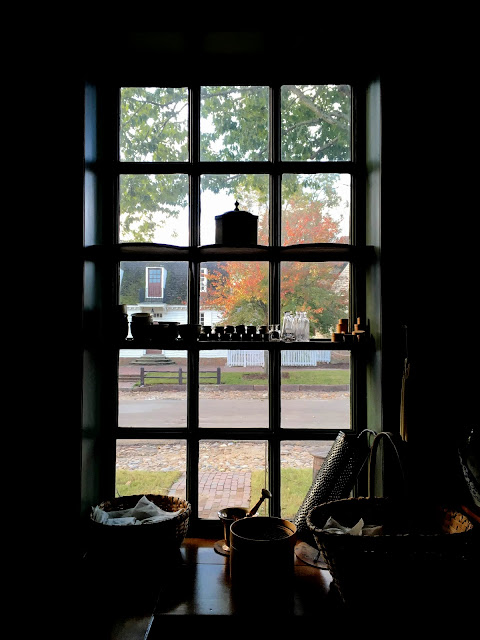 Apothecary in Colonial Williamsburg via foobella.blogspot.com