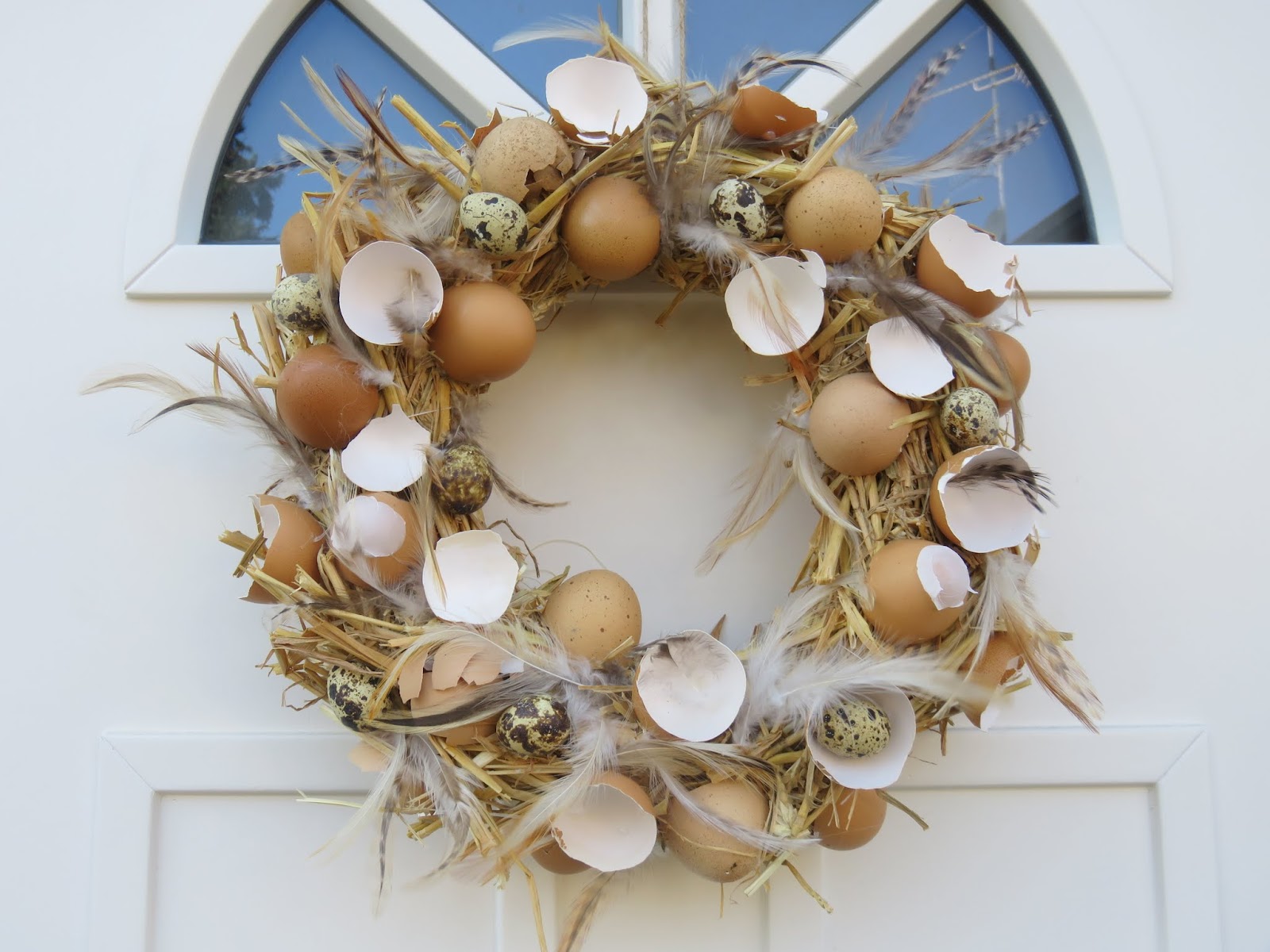 Bodenseewellen: Osterkranz aus Eierschalen und Stroh