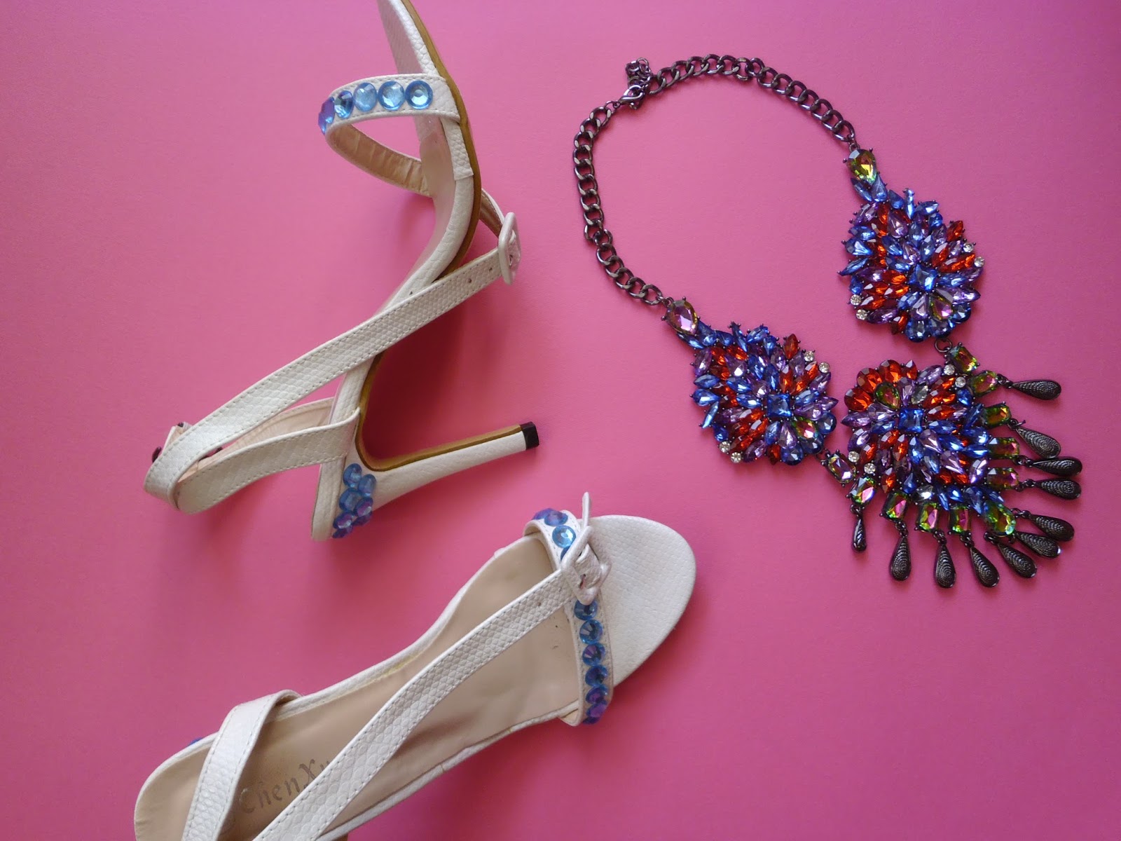 BEAUTY LIBRA: VERY SIMPLY DIY - MAKE YOUR SIMPLE SANDALS LOOK`S INTERESTING