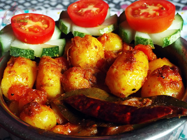 veg-potato-curry-niramish-gota-alur-dom