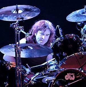 Bandas e Cantores: Baterista Simon Wright – AC/DC