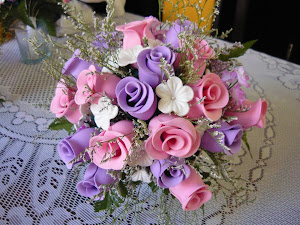 Vaso de flores rosas e lilas ameiiii