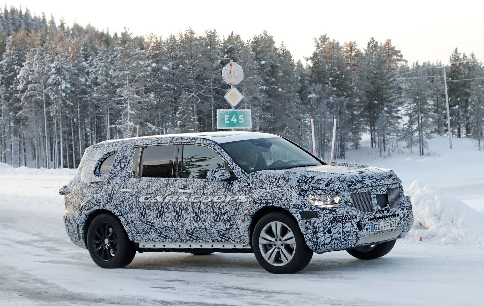 [Imagen: Mercedes-GLS-5.jpg]