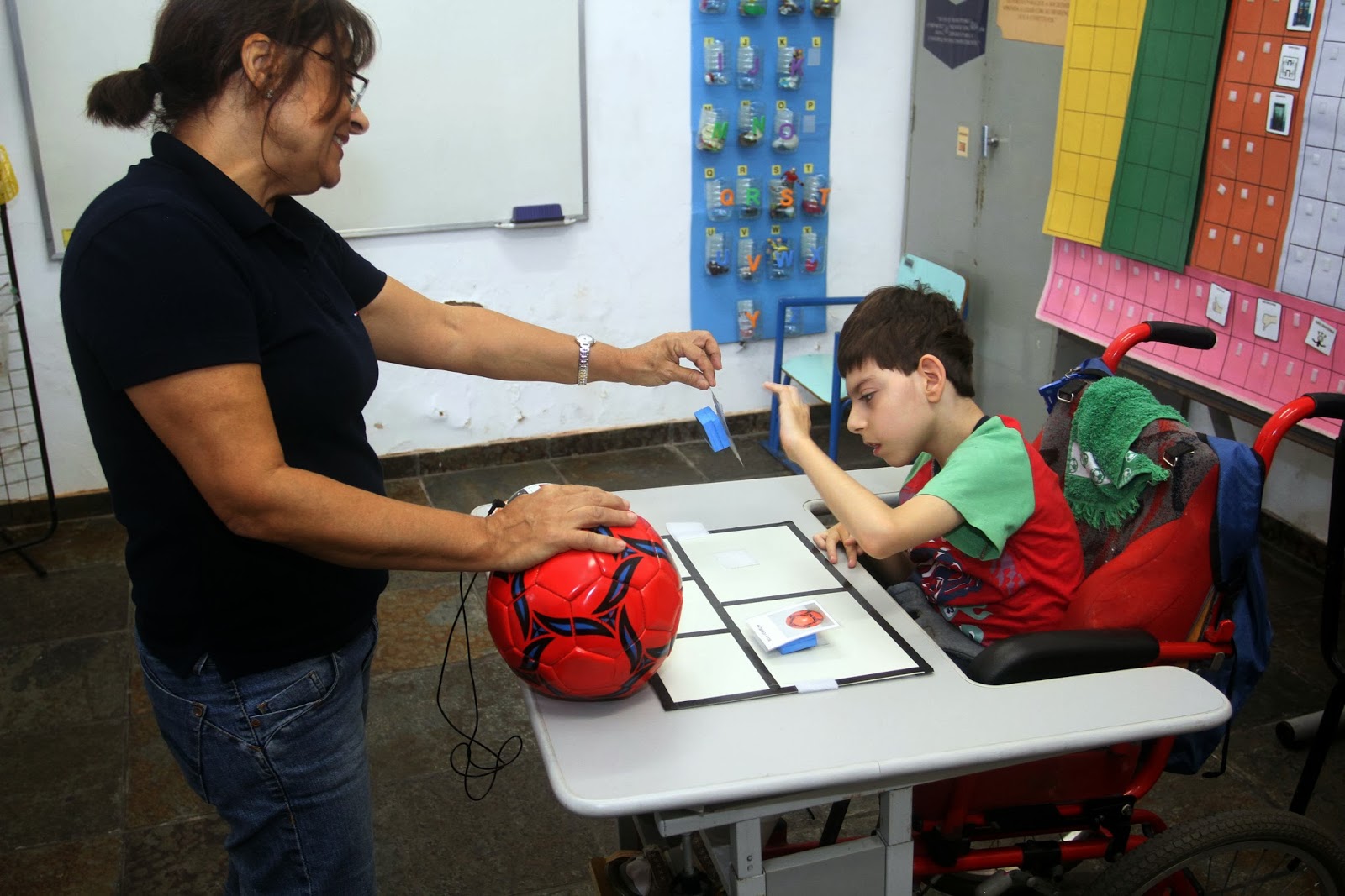 adaptações na inserção do aluno com deficiência adaptações na inserção do aluno com deficiência
