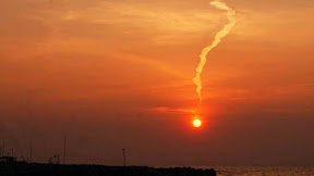 Enjoying beauty of Empu Rancak beach and eating seafood