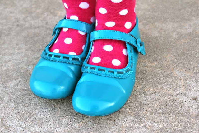 craft whatever: Spray Painted Girls Shoes