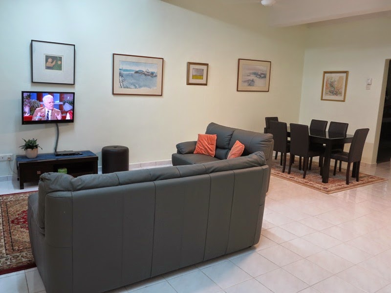Photo 2: Living and dining area Photo 2: Living and dining area