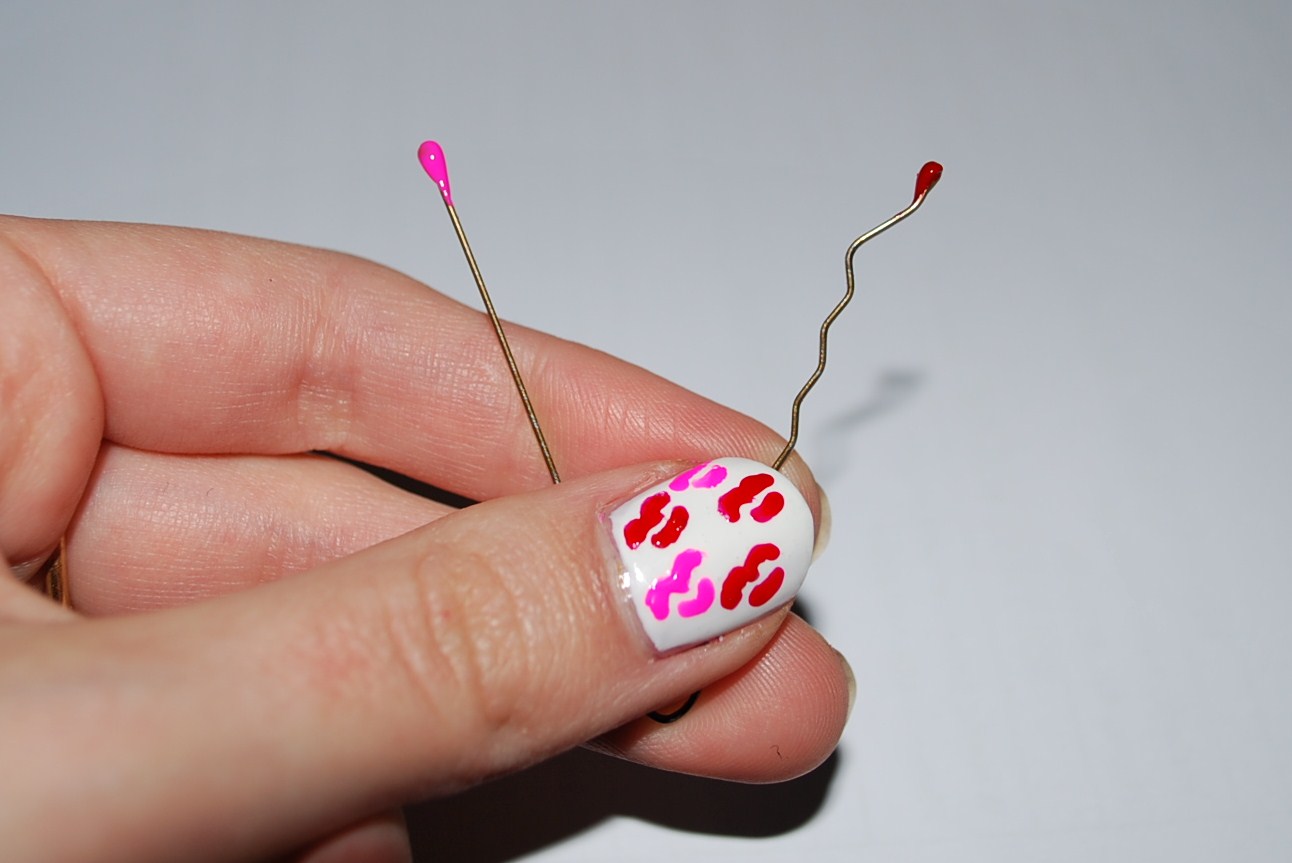 nail design you can do with a bobby pin