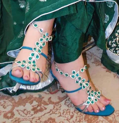 Girl Foot Style