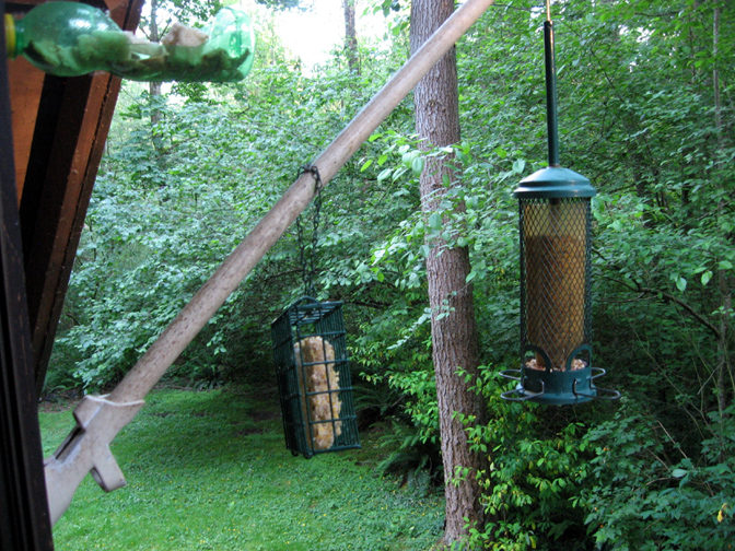 Howdy Ya Dewit! Second Story Bird Feeder