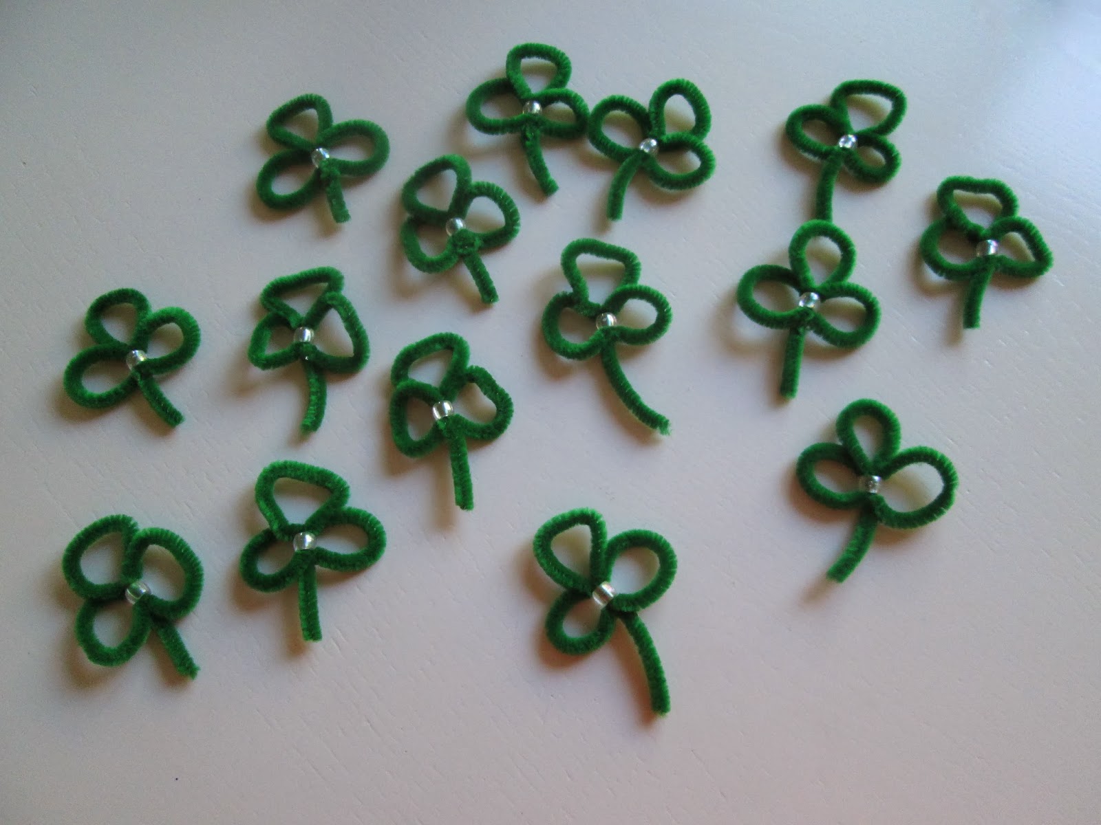 roommom27 Pipe Cleaner Shamrock Pins