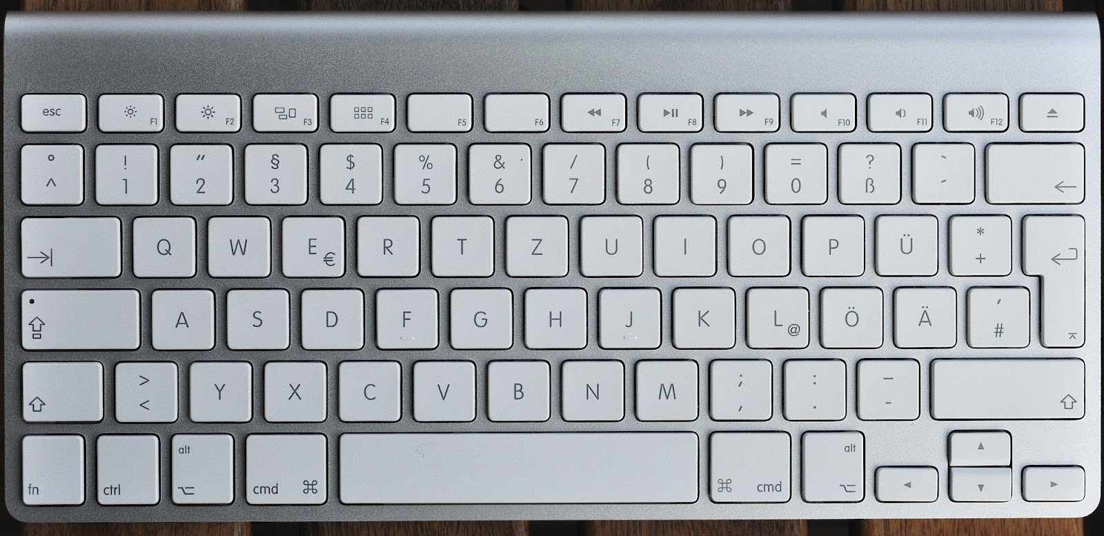 dan-aron-riesen-macbook-pro-tastatur