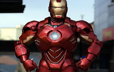 Iron Man hecho con cartón y fibra de vidrio 