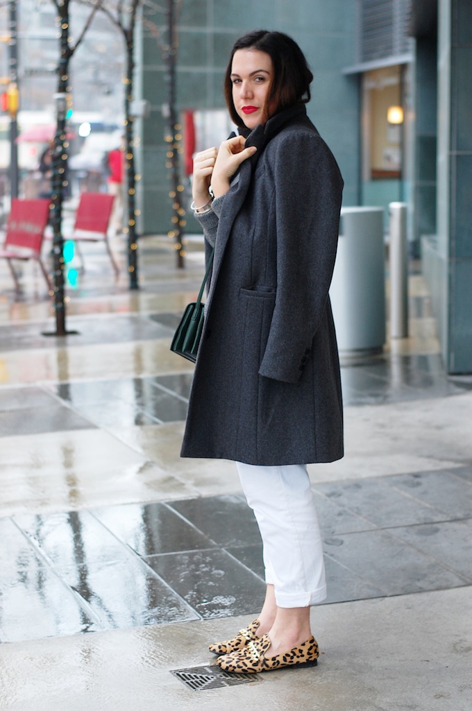 How to wear white pants in winter outfit Vancouver  blogger