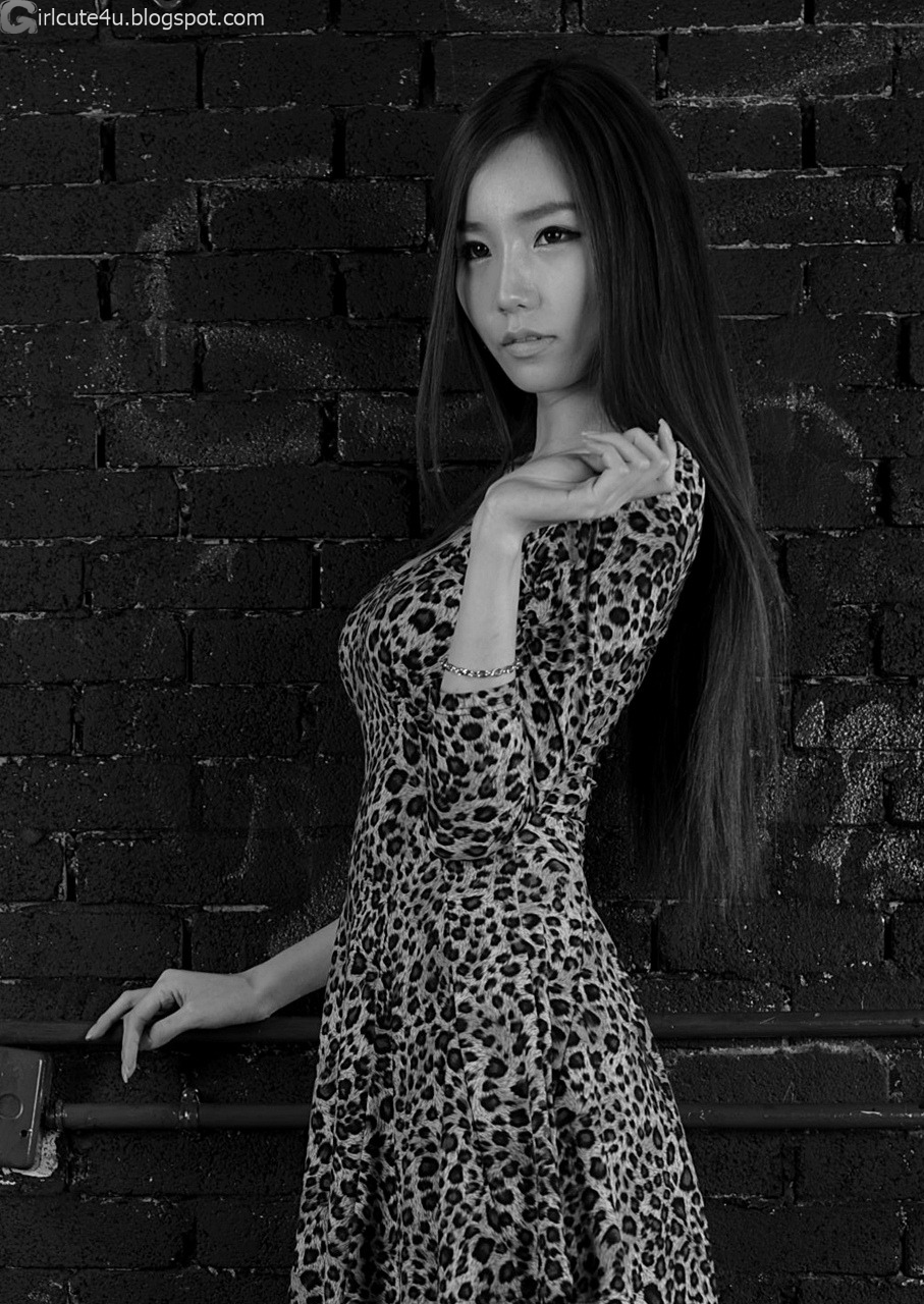 Cute Asian Girl Lee Ji Min Leopard Girl