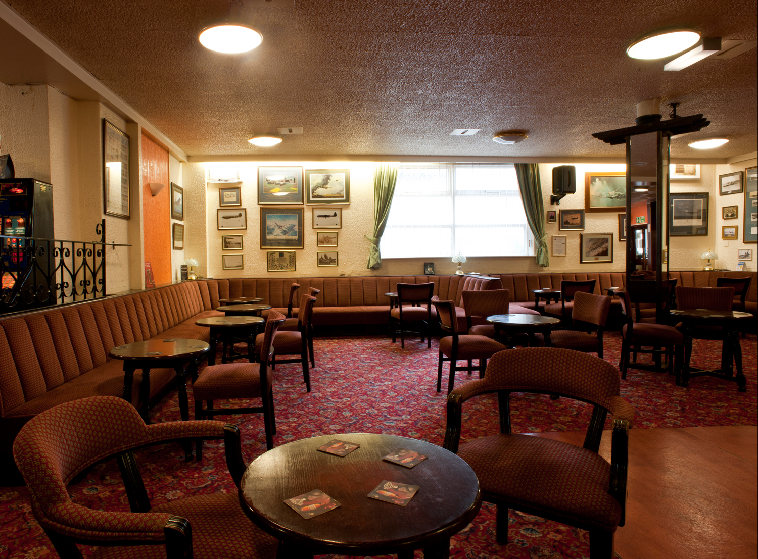 McSorleys Wonderful Saloon Comrades Club, Set