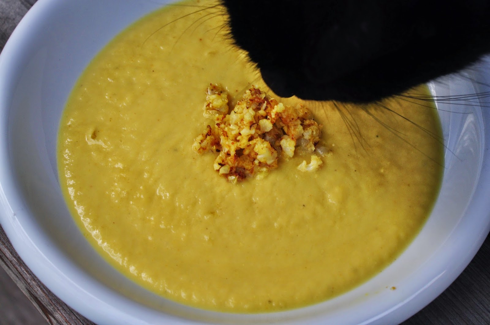 Eine Karfiol-Curry-Cremesuppe für (wirklich) die ganze Familie ...