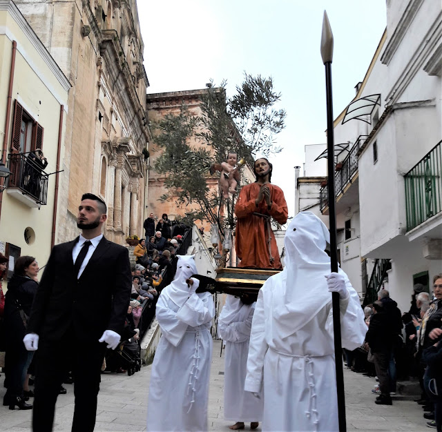 I Riti della Settimana Santa a Castellaneta Statua di Cristo all'Orto nella processione dei Misteri di Castellaneta