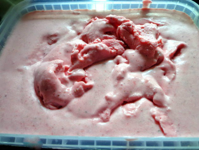 Cherry ice cream by Laka kuharica: Transfer to plastic container 