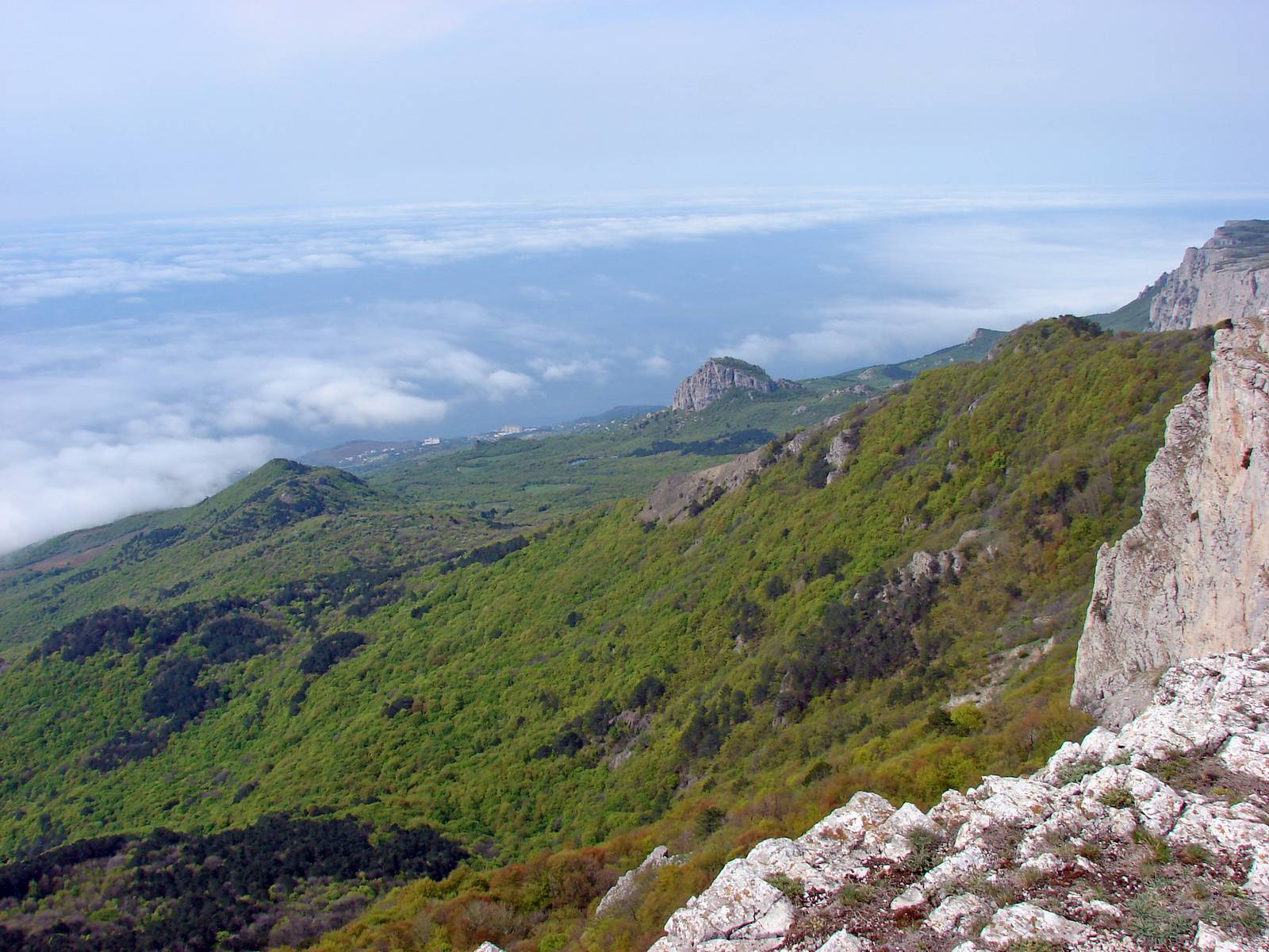 Вид с горы Ат-Баш на Южный берег Крыма