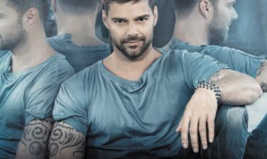 English: Biography RICKY MARTIN and his last album MÚSICA+ALMA+SEXO