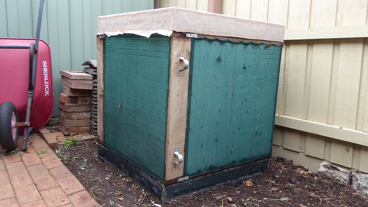 Garden Ecobeds Build a Hot Compost Bin.
